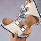 👡 50% KORTING! ✨ Sandalen met dubbele gespen en kurken hak – elegant ontwerp, comfortabele pasvorm en perfect voor een stijlvolle zomerlook 💎