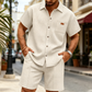 👕 NU 50% KORTING! 🩳 Set met heren-shirt met korte mouwen en korte broek van wafelstructuur – Zachte stof met textuur, ademend en relaxte pasvorm – Perfect als zomerse loungewear en voor informele uitstapjes ☀️